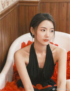 52播播-打美女屁屁